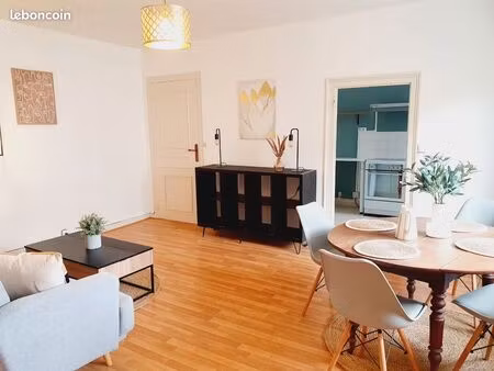 t2 meublé 62 m² – centre la rochelle (vieux-port)