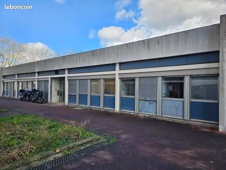 bureaux 792 m²