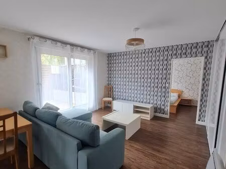 appartement t2 meublé rdc avec terrasse / parking / cave