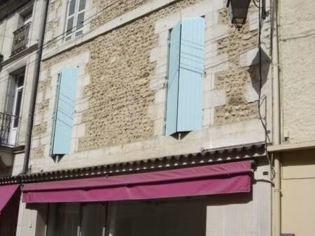 trois appartements dans immeuble de bourg