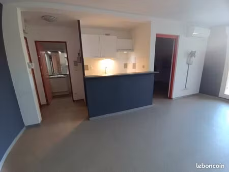 dans résidence sécurisée  appartement rénové avec parking privé