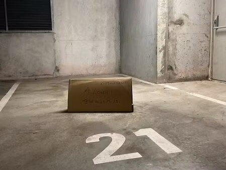 garage parking emplacement