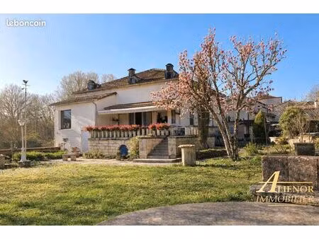 maison 7 pièces 205 m²