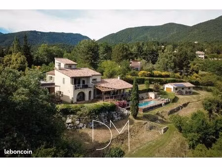 propriété 9 pièces 190 m²