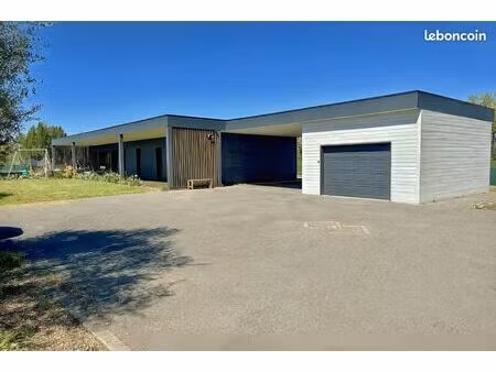 maison contemporaine 130 m² – piscine – dépendance 48 m² – terrain 1800 m² – calme absolu 