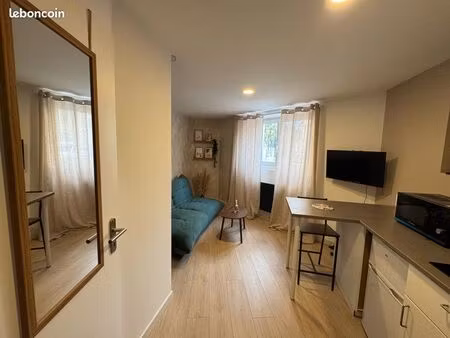 location studio meublé 16m2