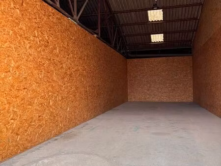 entrepôt / local / box de stockage