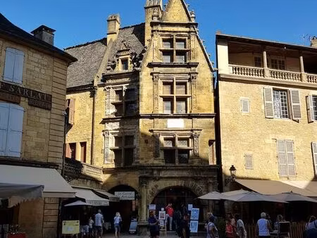 très rare local tout equipe petite restauration ou autre projet sarlat 2 million visiteurs