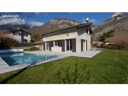 bernin/ 8 pieces / 6 chambres ou bureau / terrain 950m2