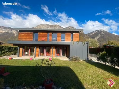propriété 6 pièces 151 m²