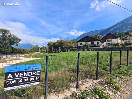 terrain 568 m² saint laurent du pont