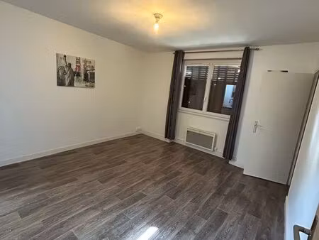 t3 50m2 plein centre chabeuil