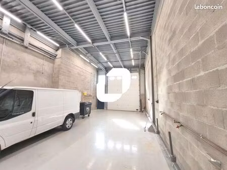 bureau 987 m²