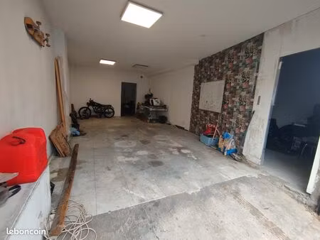 grand garage / dépôt 65m2 avec bureau et sanitaires
