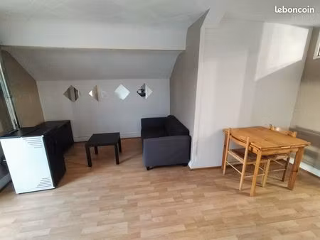 appartement t3 dans maison - 64m2- 2eme etage