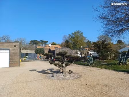 maison d'architecte à 15 minutes de royan et 12 kms des plages avec piste cyclable