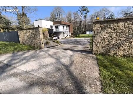 maison d'architecte 10 minutes de carhaix dans les bois de treffrin 22340