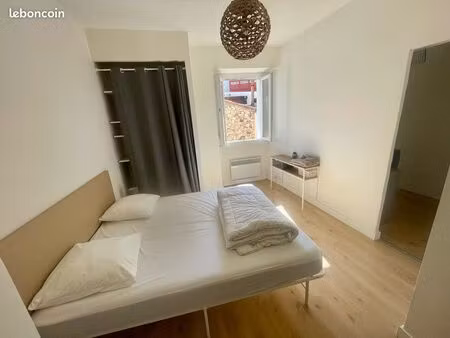 t2 duplex meuble avec cour intérieure