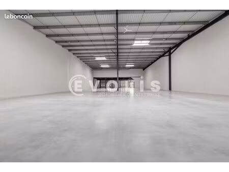 local d'activité 1 840 m²