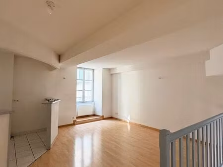 appartement 2 chambres situé au centre ville de poligny