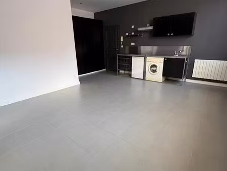 studio de 32m2 au centre ville de poligny totalement rénové