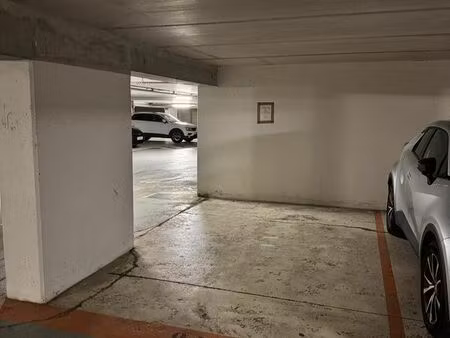 a vendre  place de parking en sous-sol  rue charles gille (16m²)