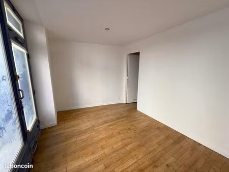 locaux commerciaux ou professionnels à louer – centre d'orgelet (jura)