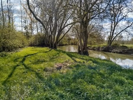 terrain de loisirs au bord de l' indrois