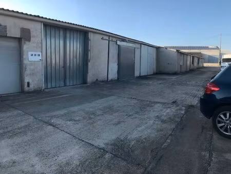 loue atelier 170m2 edf 220-380 dans zone industrielle. acces poids lourds avec parking