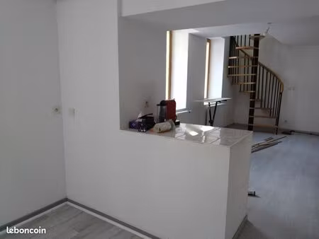 appart type 4 en duplex rue mercière st claude  3 chambres