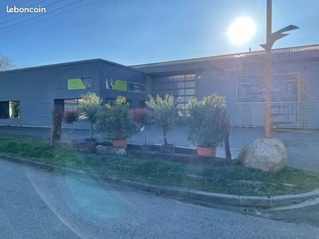 loue local industriel stockage