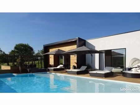villa design avec piscine chauffée 14m – vue sud – volumes exceptionnels – proche sarlat