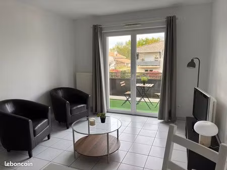 t2 meublé avec balcon et parking – résidence sécurisée