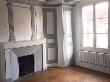 maison de ville atypique au pied des commerces la chapelle st blaise commune de cheillé 1 