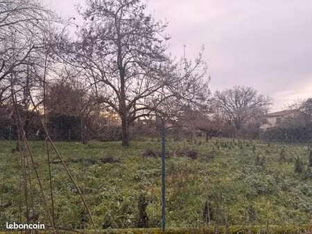 terrain 640 m² bondigoux