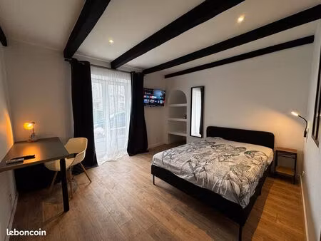 grande chambre salle d'eau privative