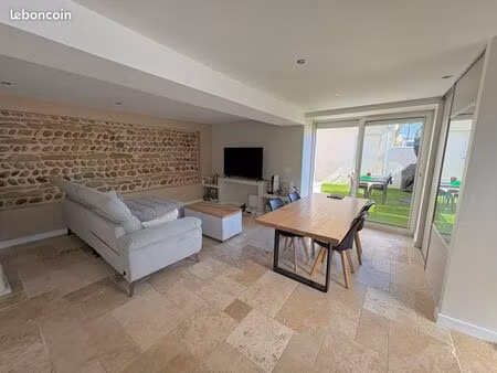 maison rénovée 85m² au sol – terrasse plein sud – sans vis-à-vis – garage