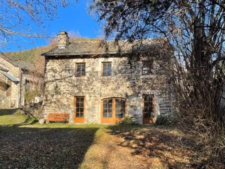 maison de charme en pierre avec jardin – 3 chambres – meublée – proche du puy-en-velay (le