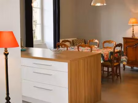 appartement t3 1er étage (immeuble de 2 étages) entièrement rénové  meublé (à voir)