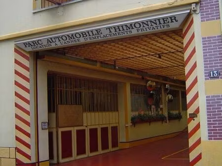 box de stockage / garage moto