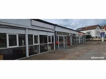 local commercial avec parking