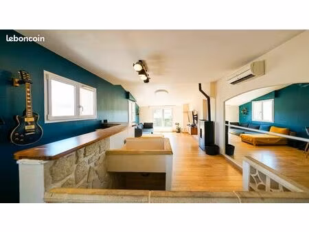 appartement t4 atypique esprit maison – terrasse  cave et stationnements  le crès