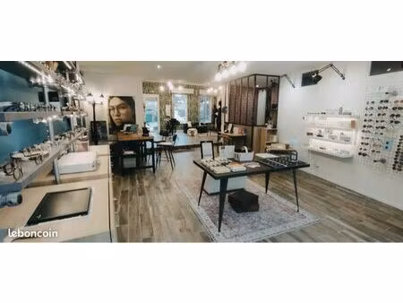 local commercial 90 m2– emplacement exceptionnel