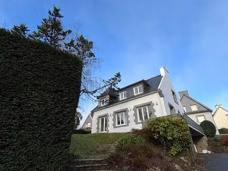 à louer belle maison entièrement rénovée 4 chambres terrasse et jardin