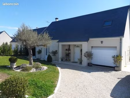 au sud et à proximité de tours  au coeur de la vallée de l'indre préservée  maison de stan