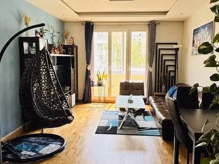 t4 grenoble 84 m2 avec balcon - caserne de bonne