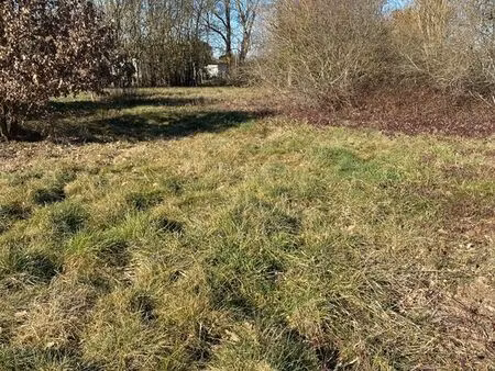 terrain constructible de 1546m²