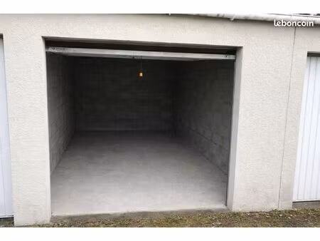 garage fermé 14m²