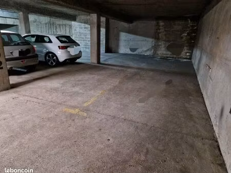 emplacement moto/scooter dans parking sannois centre