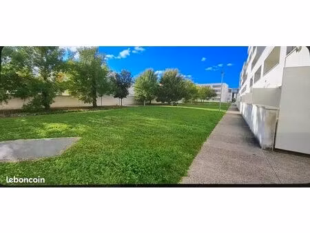 t2 en rdc avec grande terrasse